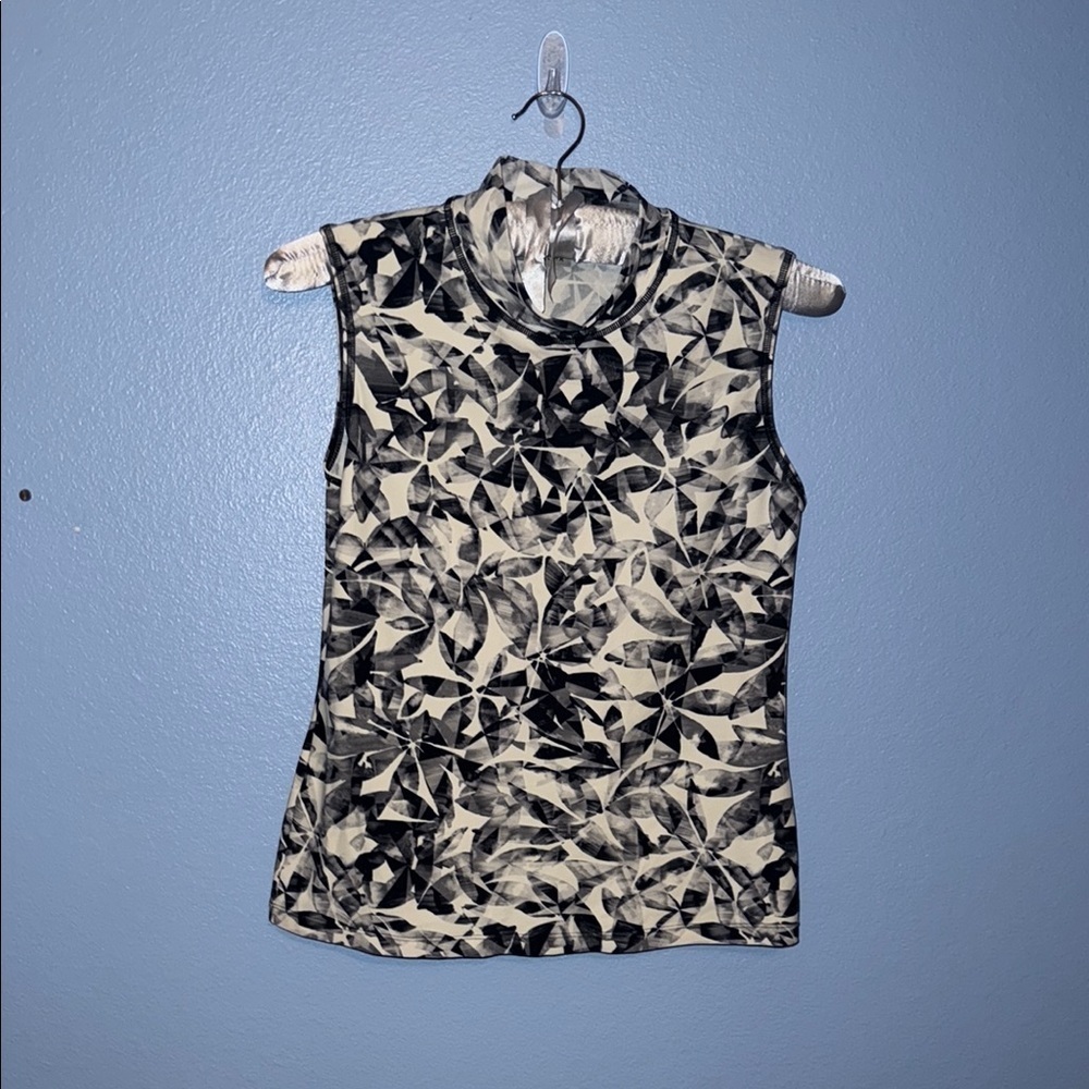 Athleta Black and White Fitted Graphic Sleeveless Top - small - B6